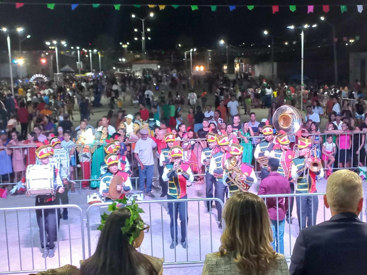 Missa de Ação de Graças, Festival de Quadrilhas, Desfile Cívico, Hasteamento das Bandeiras e shows marcam festejos do aniversário de Lagoa Grande-PE