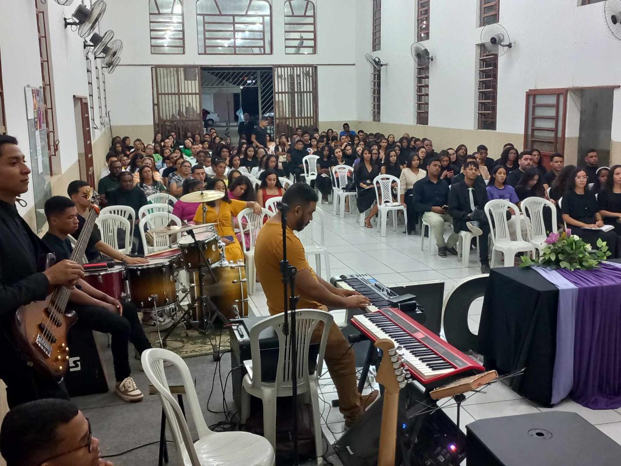 Com o tema: 