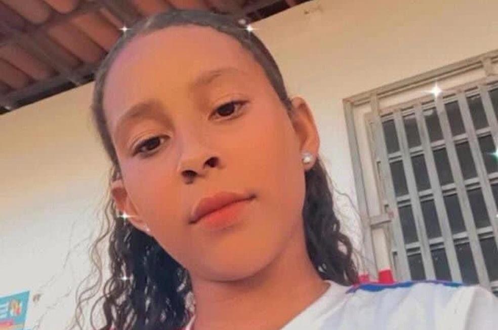 Tragédia no Norte da Bahia: Adolescente de 12 anos morre após colocar cabeça para fora de ônibus e bater em poste
