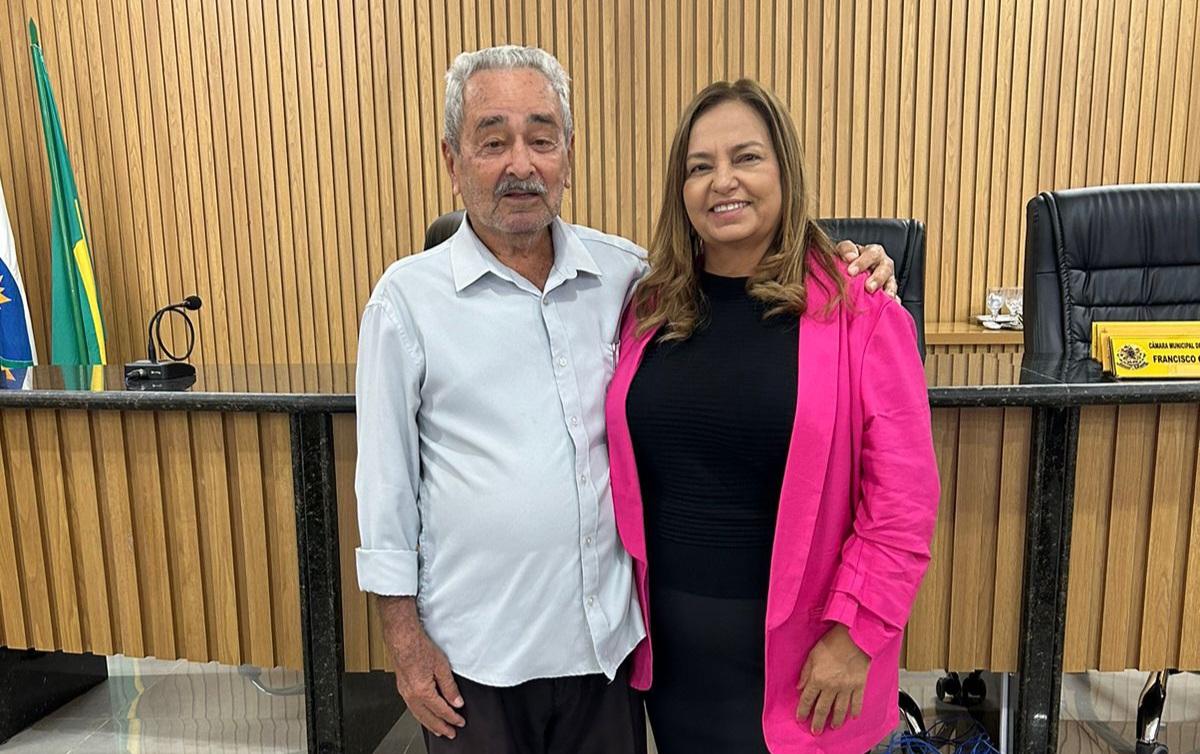 Bastante emocionada, Rosa de Erasmo reassume o cargo de vereadora e agradece a Deus por retornar à Câmara de Lagoa Grande-PE