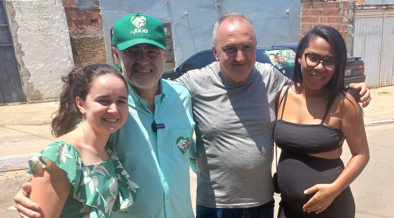 Domingos de Cristália vai às urnas e vota na Escola Guido Alves Cardoso, em Izacolândia