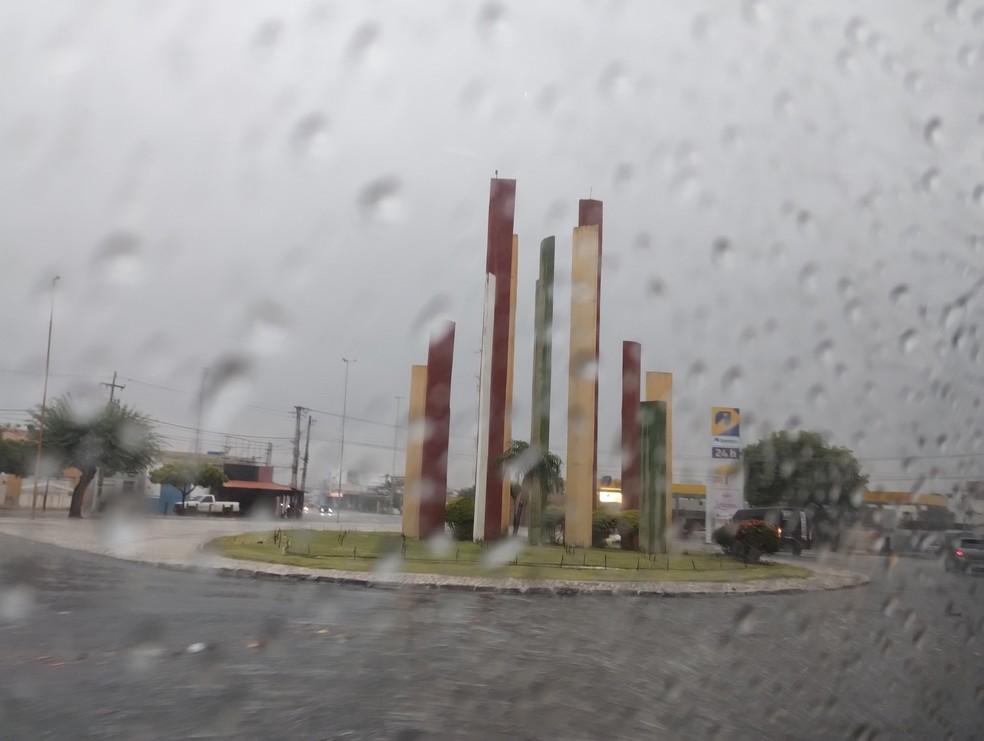 Segunda-feira (25/11) é marcada por chuva em Petrolina-PE, Lagoa Grande-PE e outras cidades sertanejas; Defesa Civil emite alertas