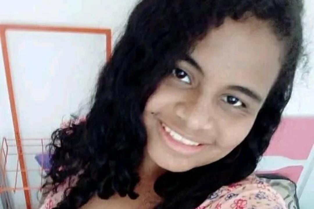 Jovem morre após ser esfaqueada pelo próprio companheiro durante discussão em Petrolina-PE