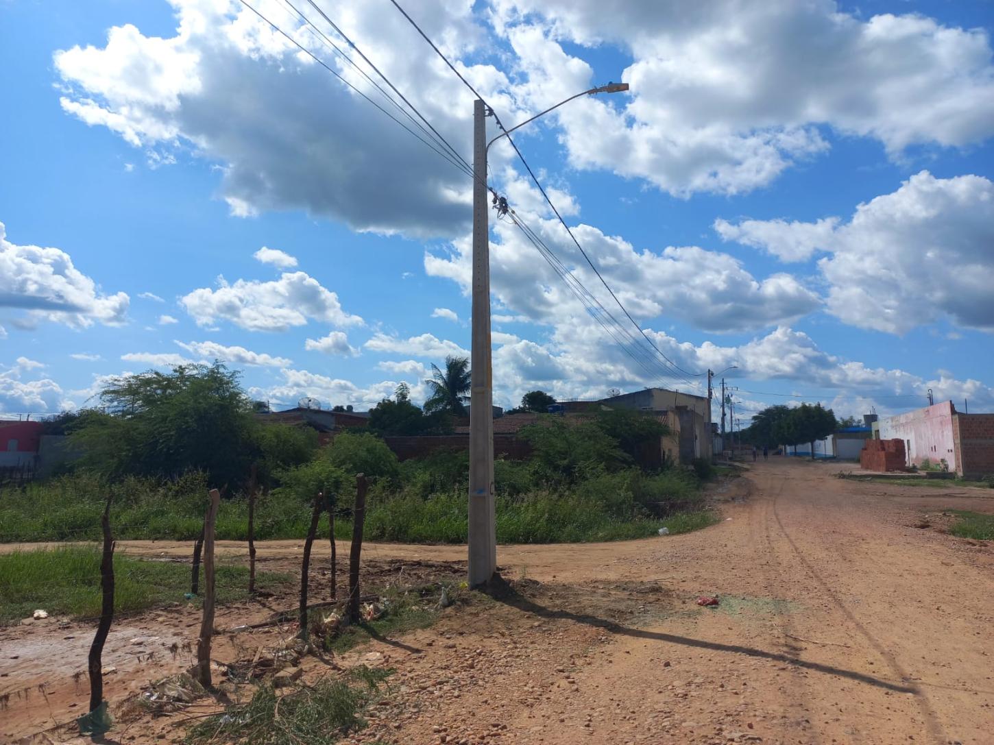 Após matéria do BND, Neoenergia resolve problema de poste em Izacolândia