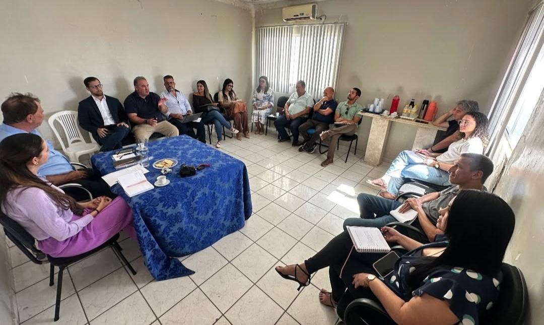 Prefeita Catharina Garziera e o vice-prefeito Olavo Marques se reúnem com secretariado e conversam sobre ações para Lagoa Grande-PE