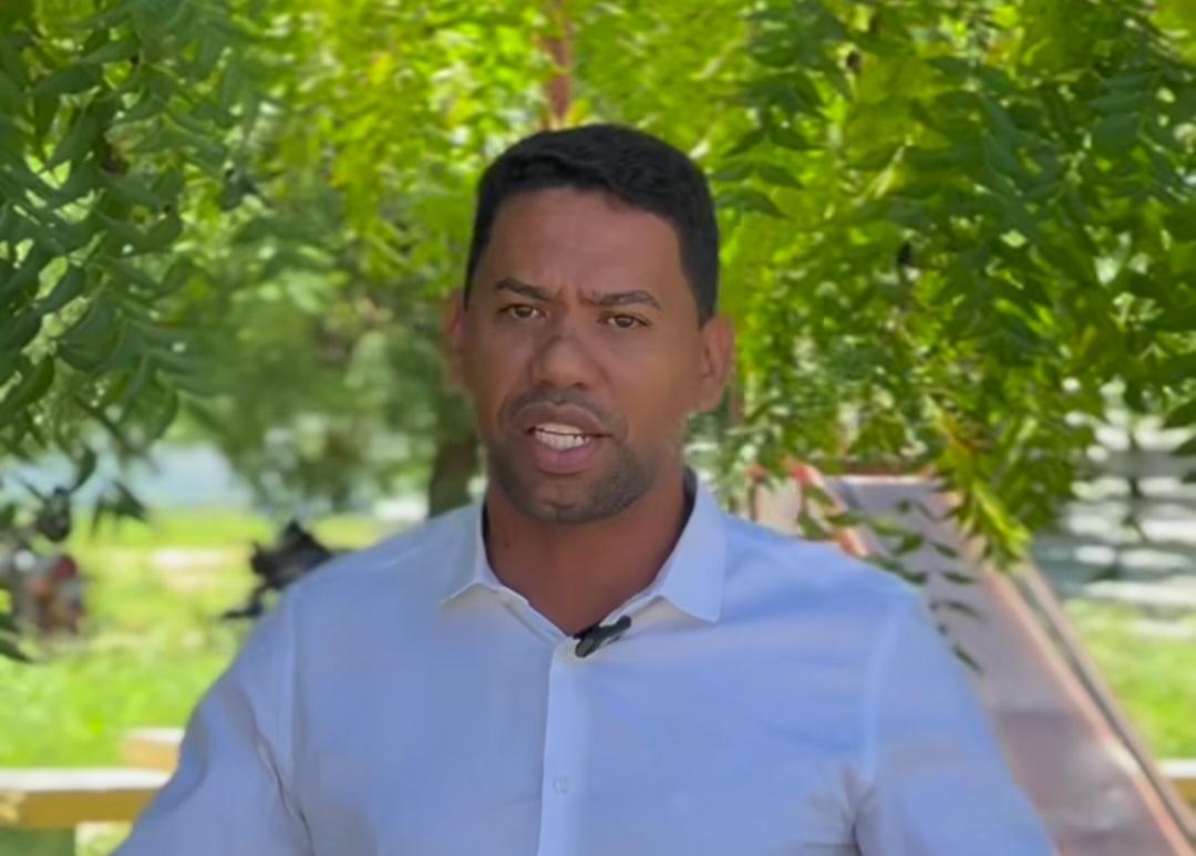 Vereador Wanderley Alves visita praça do Projeto N-8 e recebe garantia da gestão municipal para resolver problemas estruturais no local