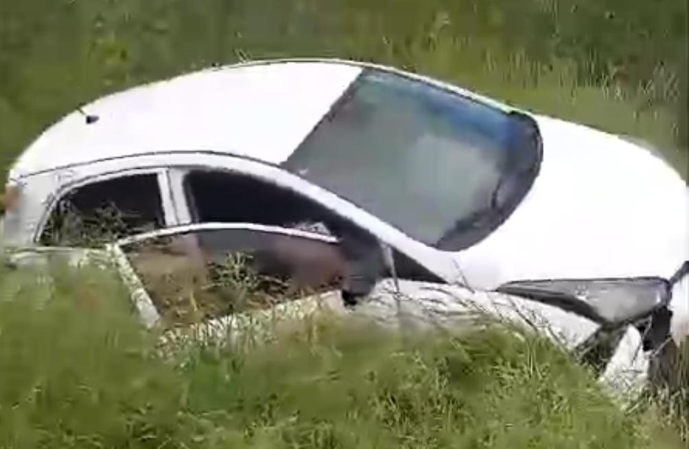 Acidente envolvendo carro é registrado em Lagoa Grande-PE