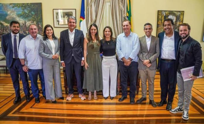 Prefeita Catharina Garziera, vice-prefeito Olavo Marques, secretários e vereadores de Lagoa Grande-PE participam do 8⁰ Congresso da AMUPE