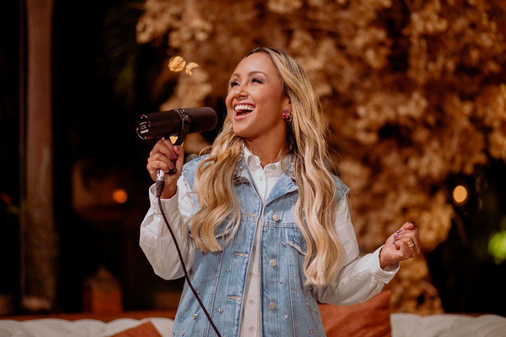 Conheça os grandes sucessos da cantora gospel Bruna Karla que abrirá o aniversário de Lagoa Grande-PE; CONFIRA