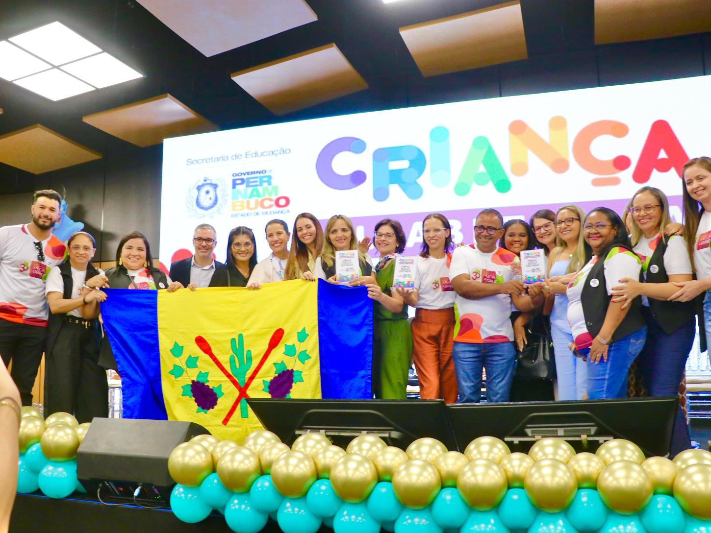 Educação de Lagoa Grande avança e recebe premiação do Governo estadual pelos resultados positivos de três escolas no Programa Criança Alfabetizada