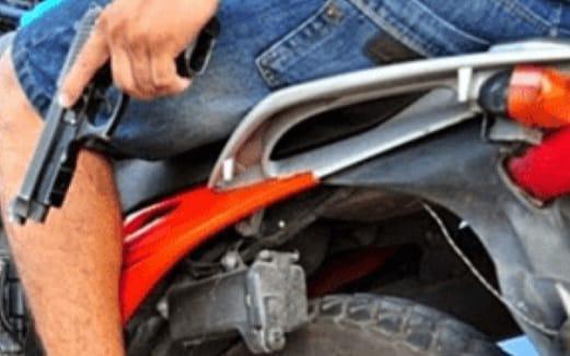 Homem morre e outro fica ferido após serem alvejados a tiros por motociclista em Orocó-PE