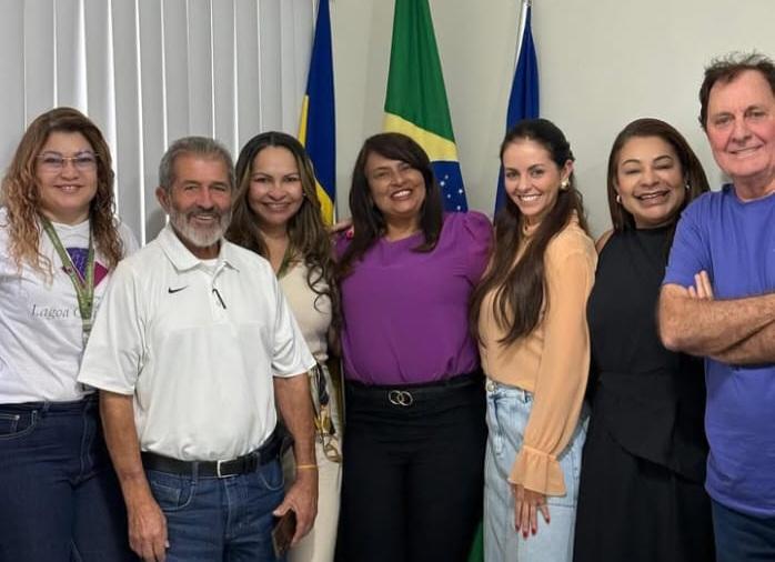 Rádio Lagoa Grande FM e Prefeitura discutem parcerias e preparativos para a Vinhuva Fest 2025 durante reunião