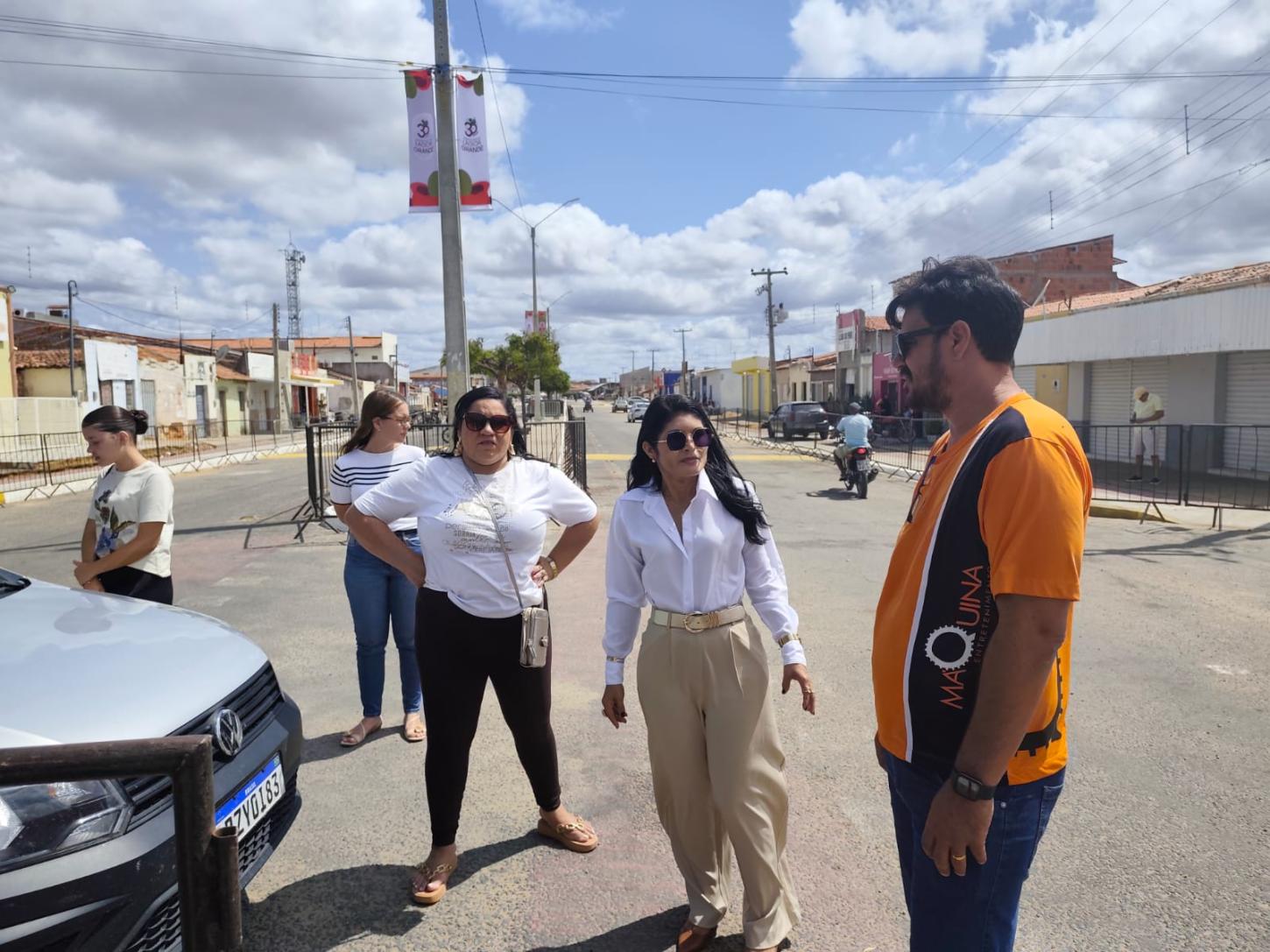 Secretária de Educação de Lagoa Grande-PE vistoria os preparativos do Desfile Cívico e promete que será o maior da história de Vermelhos