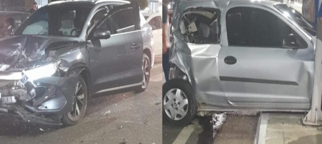 Carro fica com a parte de trás completamente destruída após colidir com outro veículo em Petrolina-PE