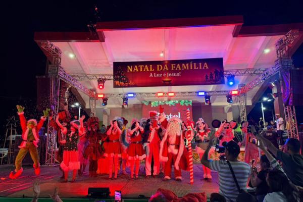 Prefeitura de Lagoa Grande-PE reúne uma multidão de pessoas e celebra o Natal da Família na Concha Acústica