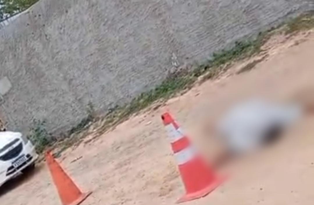 Homem é assassinado a tiros em plena via pública, no bairro Dom Avelar, em Petrolina-PE