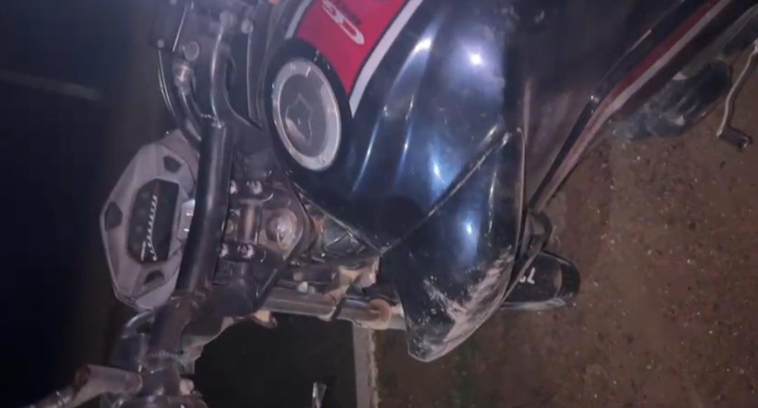 Homem sofre acidente de moto em estrada de acesso ao Projeto N-5, em Petrolina-PE