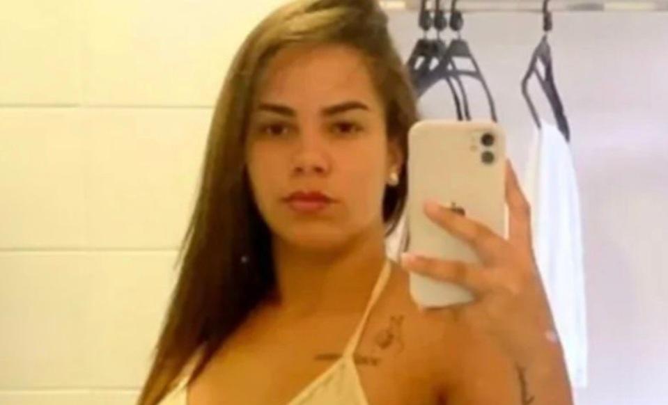 Jovem morre e seu namorado fica ferido depois de serem atingidos por golpes de faca durante bloco carnavalesco no Recife-PE