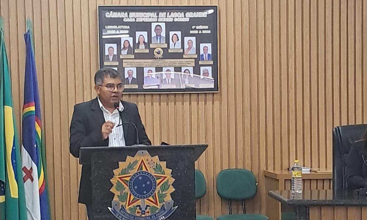 Líder da oposição, vereador Professor Vavá rebate fala do ex-prefeito Jorge Garziera durante sessão na Câmara de Lagoa Grande-PE; ASSISTA