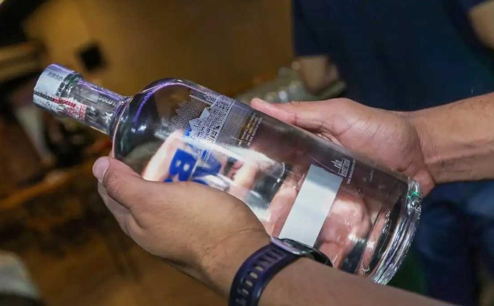 Paciente está internada em Petrolina-PE sob suspeita de consumir bebida contendo metanol; autoridades investigam o caso