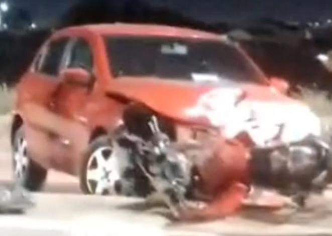 Acidente envolvendo carro e moto deixa duas pessoas feridas na BA-210, em Juazeiro-BA