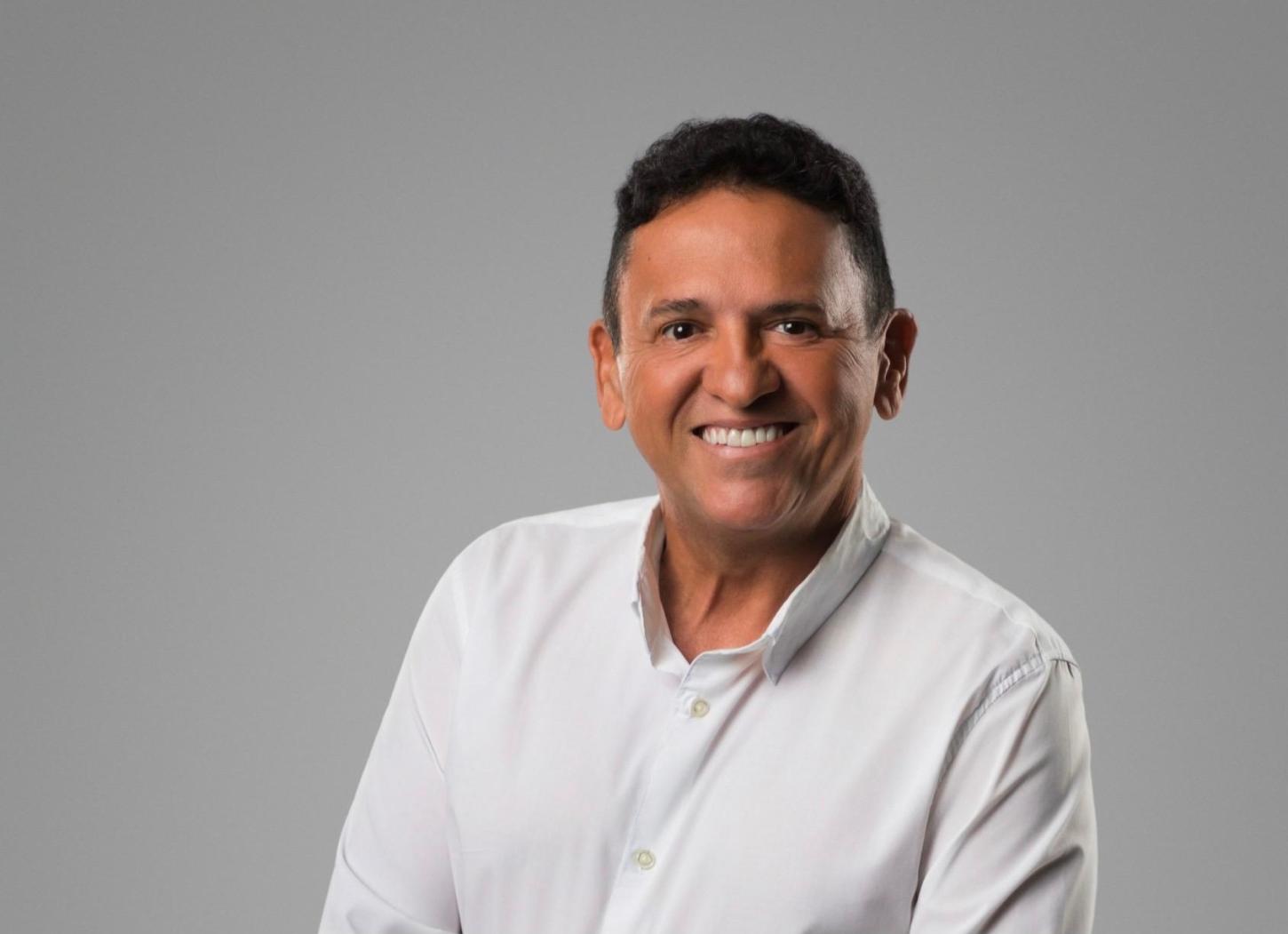 Com foco na pré-candidatura à Câmara Federal, Carlos Britto anuncia afastamento da direção do Blog