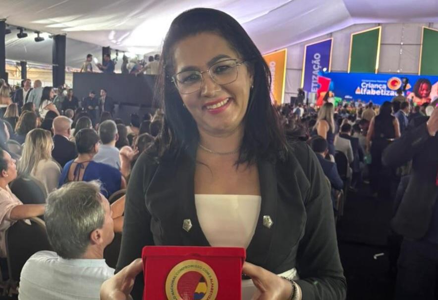 Educação de Santa Maria da Boa Vista-PE recebe o Selo Nacional Ouro de Compromisso com a Alfabetização