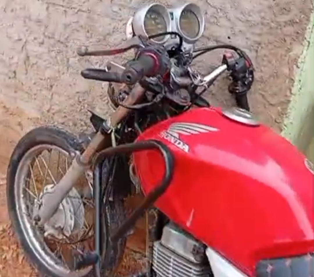 Motociclista sofre acidente ao colidir com animal na região do distrito de Vermelhos, em Lagoa Grande-PE