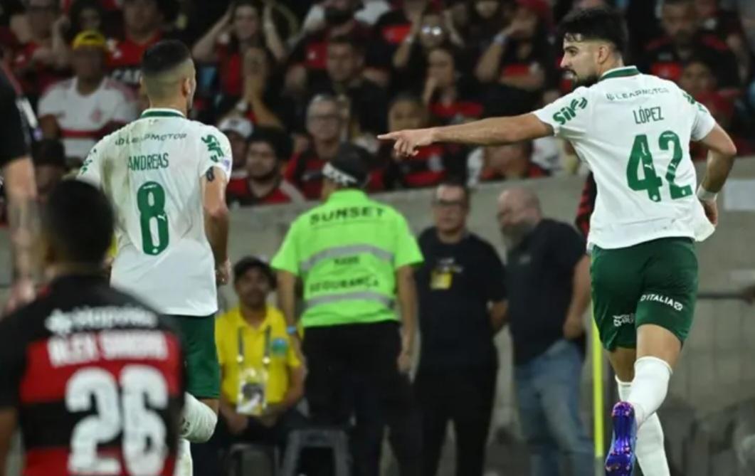 Brasileirão: Palmeiras aproveita expulsão de Carrascal e falhas de Rossi, e atropela o Flamengo no Maracanã; veja imagens do lance que gerou cartão vermelho