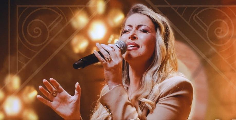 Comunidade cristã se prepara para a realização do show da cantora católica Adriana Arydes no encerramento do novenário de Nossa Senhora Auxiliadora em Lagoa Grande-PE