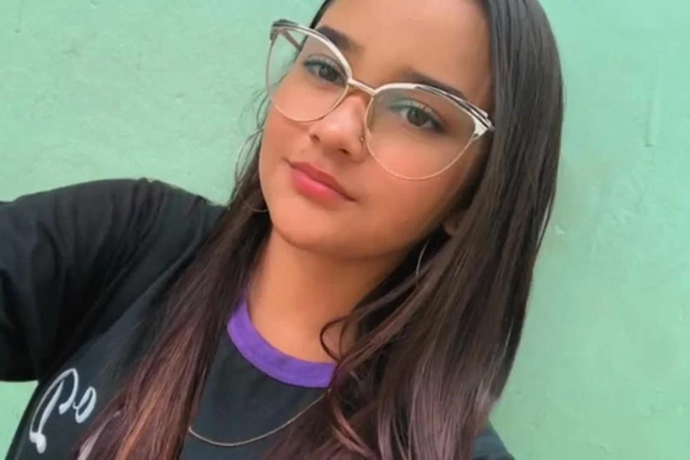 Fatalidade na Bahia: Mãe tenta reanimar filha de 16 anos, mas, não consegue evitar óbito por descarga elétrica enquanto fazia chapinha