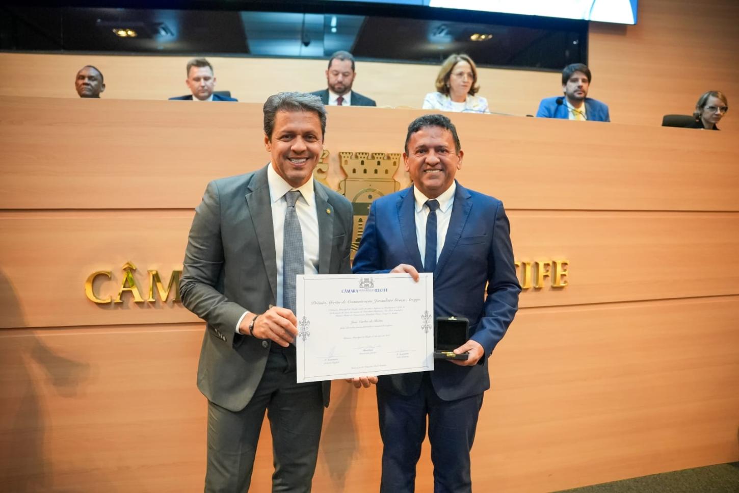 Jornalista Carlos Britto é homenageado no Recife-PE com o 