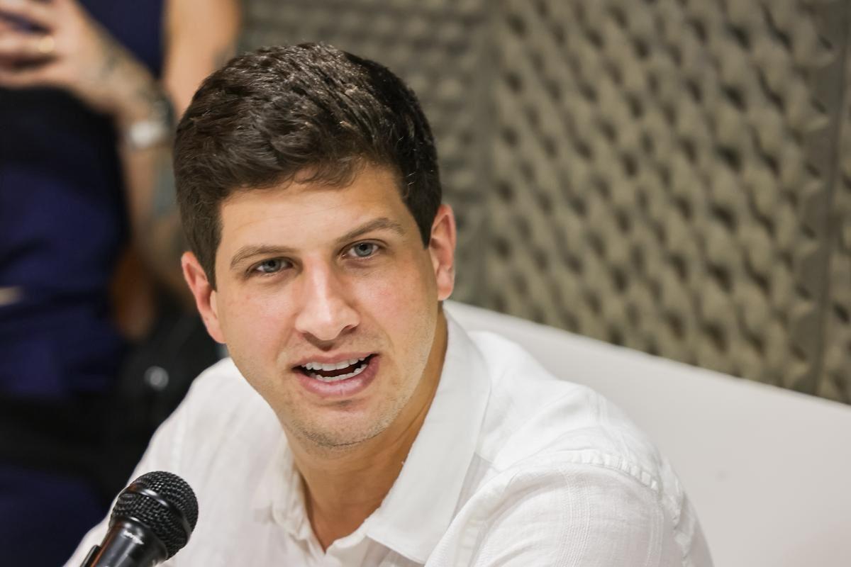 Pré-candidato ao Governo de Pernambuco, João Campos concederá entrevista à Lagoa Grande FM, no próximo sábado (23)