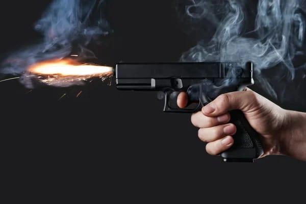 Homem é alvejado com vários tiros dentro de loja no bairro Areia Branca, em Petrolina-PE