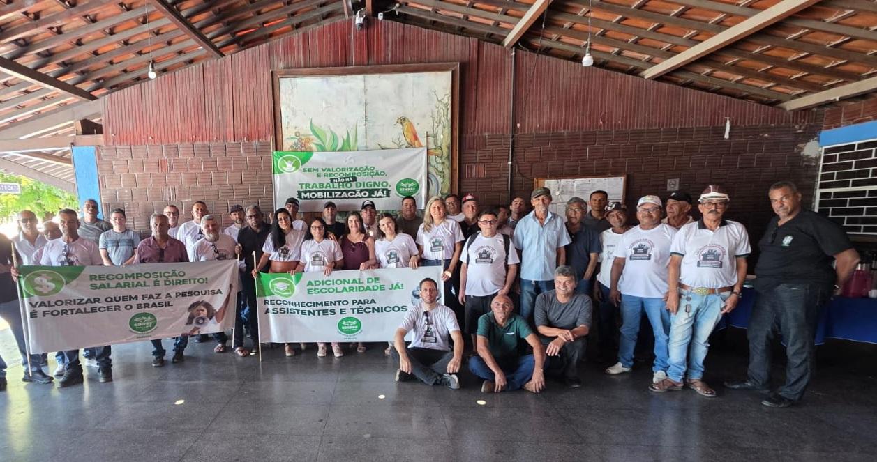 Trabalhadores da Embrapa de Petrolina-PE e de outras cidades reivindicam seus direitos e aderem à paralisação nacional
