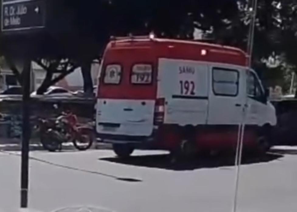 Acidente envolvendo duas motocicletas é registrado no Centro de Petrolina-PE