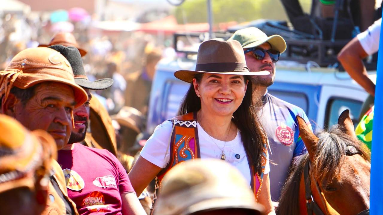 Josimara Cavalcanti fortalece sua caminhada pelo Sertão durante a Tradicional Missa do Vaqueiro de Serrita, ao lado de João Campos