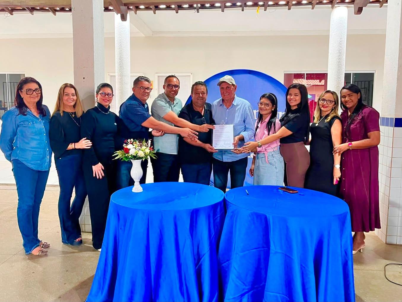 Prefeitura de Lagoa Grande-PE fortalece a educação ao assinar Ordem de Serviço para reforma e ampliação da Escola Hélio Ferreira Maia