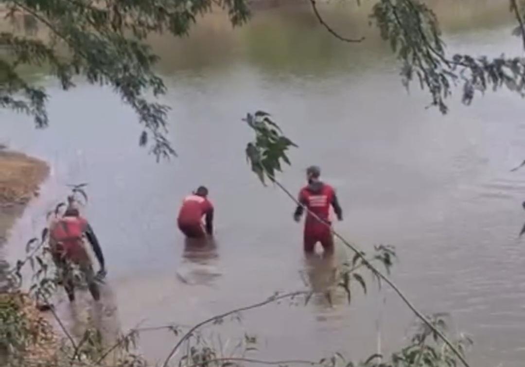 Bombeiros resgatam corpo de Cicinho, vítima fatal de afogamento em barragem de Lagoa Grande-PE