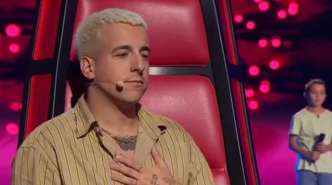 Emoção no palco: Jurado é surpreendido por seu sobrinho na audição às cegas no The Voice Kids; ASSISTA