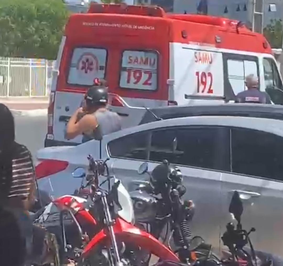 Demora no atendimento provoca reclamações e mal-estar entre pacientes na Policlínica de Petrolina-PE; eles cobram providências da Prefeitura