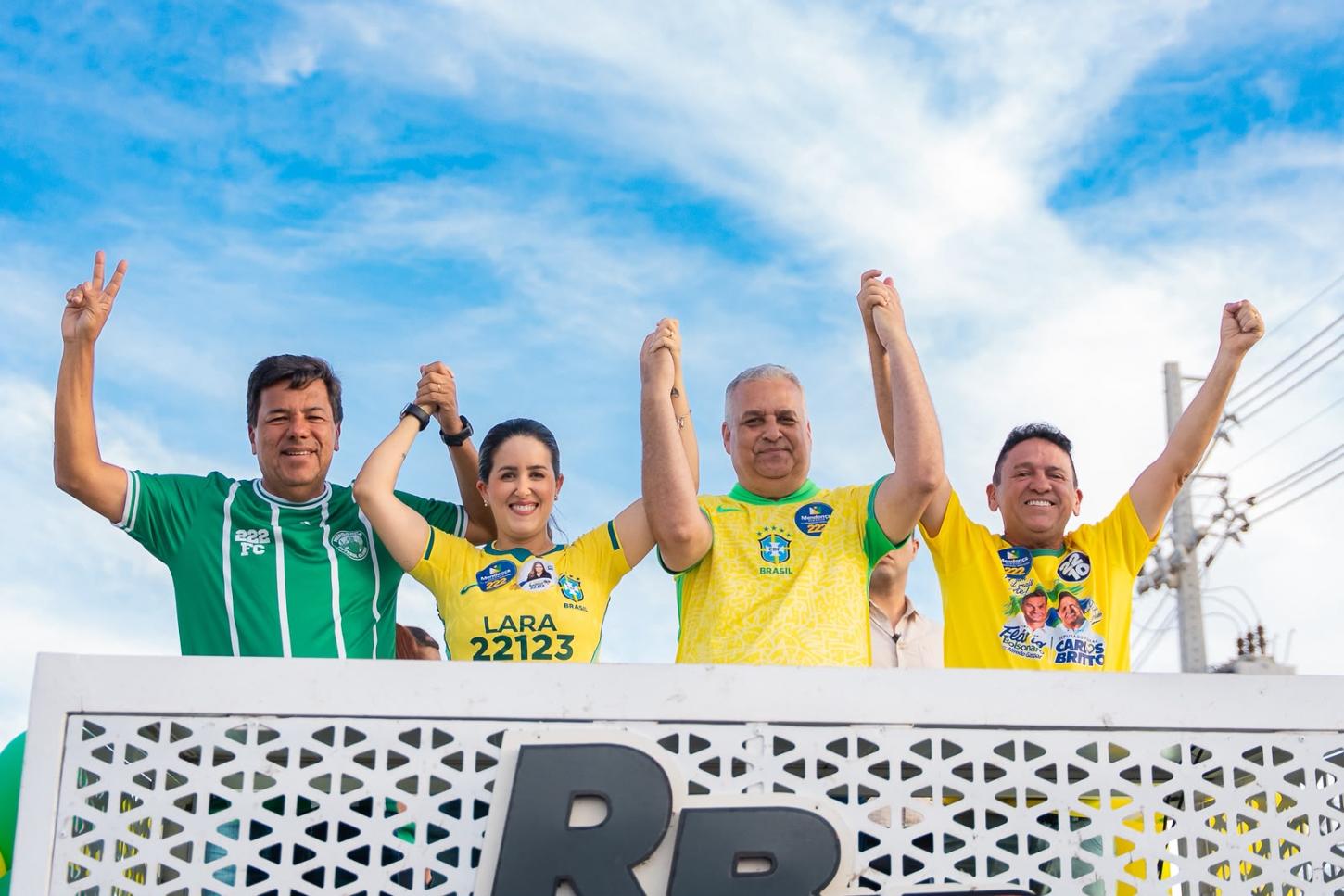 Ao lado de Mendonça Filho e Alfredo Gaspar, Lara Cavalcanti e Carlos Britto realizam grande carreata do PL em Petrolina-PE