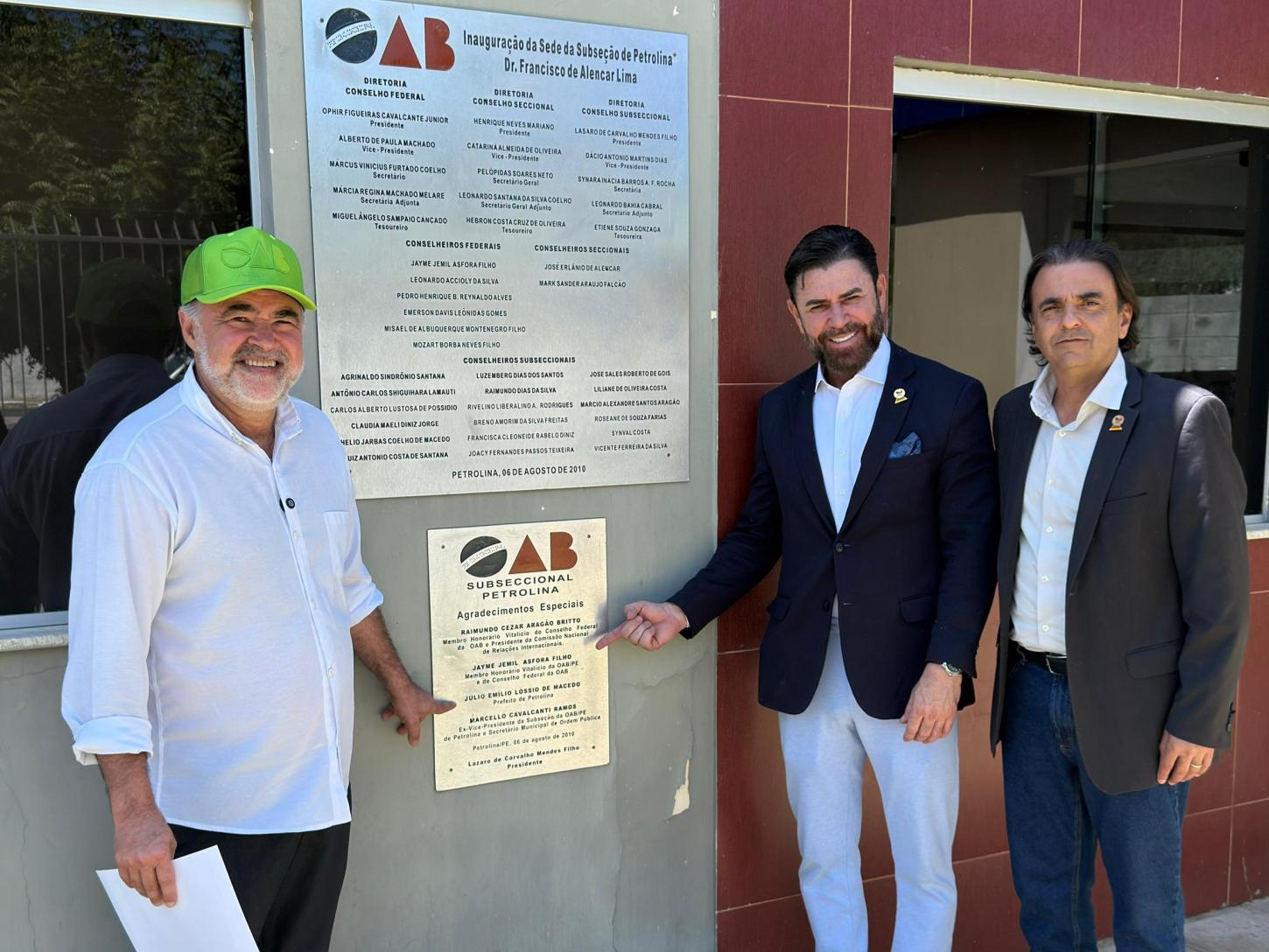 Candidato a deputado estadual, Dr. Julio Lossio entrega para a OAB a carta compromisso por Câmara Regional do TJPE e novas varas em Petrolina