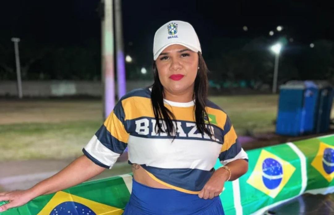 Cantora de forró fica ferida e companheiro morre em acidente envolvendo carro e carreta