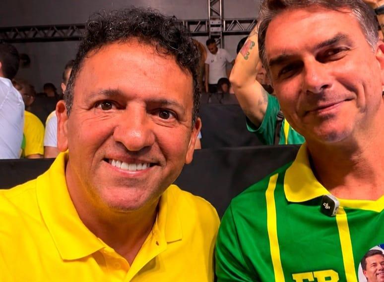 Carlos Britto e Flávio Bolsonaro fortalecem aliança estratégica no Recife em ato de forte sintonia política