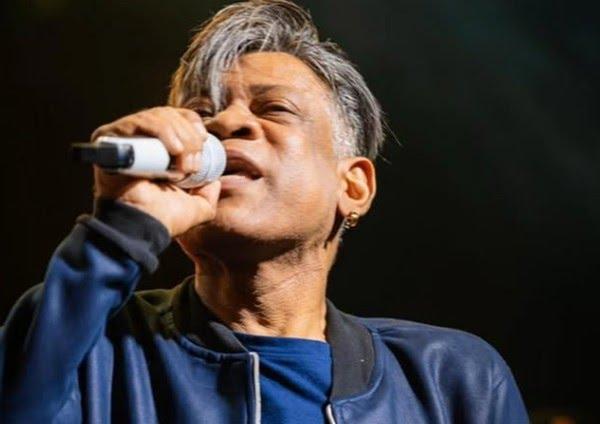 Morre ex-vocalista da Calcinha Preta em decorrência de insuficiência renal; artista aguardava transplante de rim