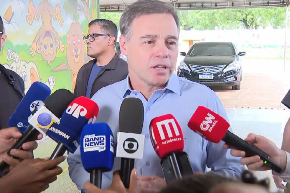 André Mendonça vota em Brasília e diz: 