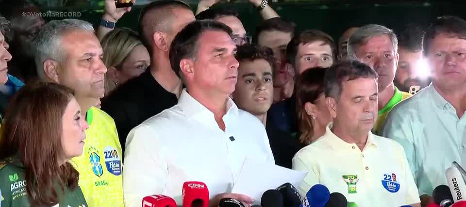 Flávio Bolsonaro desiste de pedir anulação das eleições do segundo turno para presidente