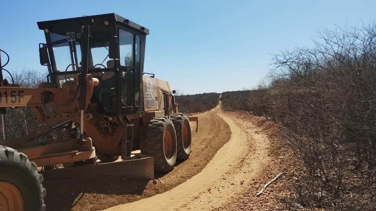Prefeitura de Petrolina-PE intensifica serviços de patrolamento em trechos que liga o interior da cidade à Lagoa Grande-PE